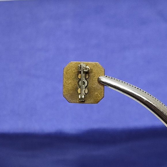 4-H First Year Award Lapel Brass Pin Clover Design & Gold-Tone Patina Finish VTG - Picture 6 of 7